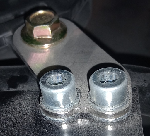 [4000346] Retainting tab seatbelt guide